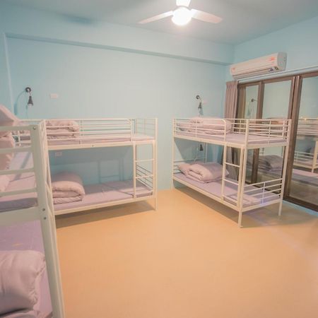 Travelers Hostel Манонг Екстериор снимка