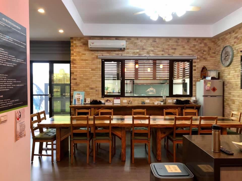 Travelers Hostel Манонг Екстериор снимка