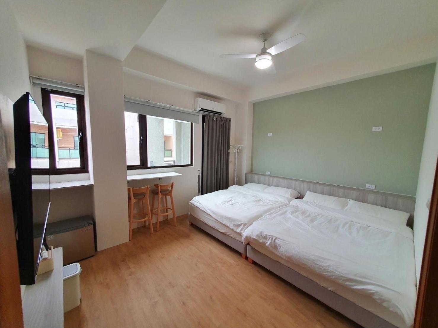 Travelers Hostel Манонг Екстериор снимка