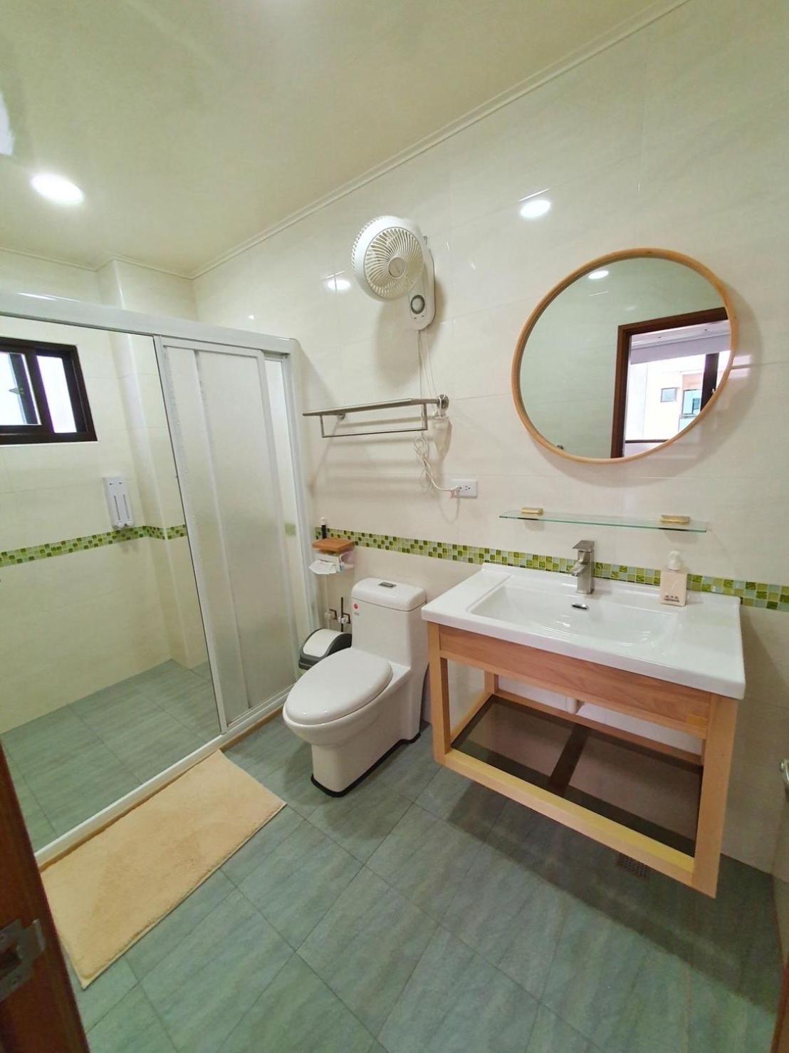 Travelers Hostel Манонг Екстериор снимка