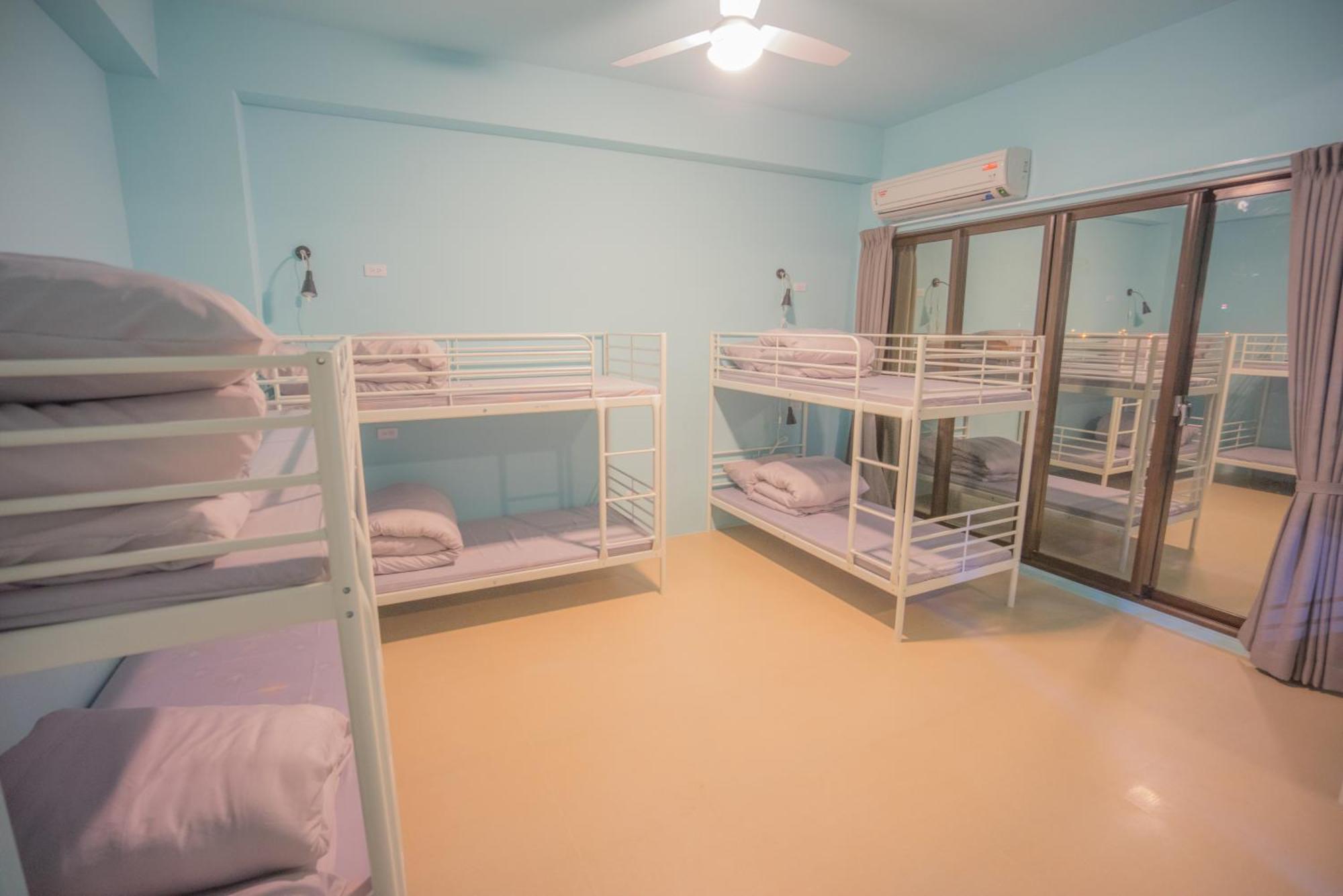Travelers Hostel Манонг Екстериор снимка