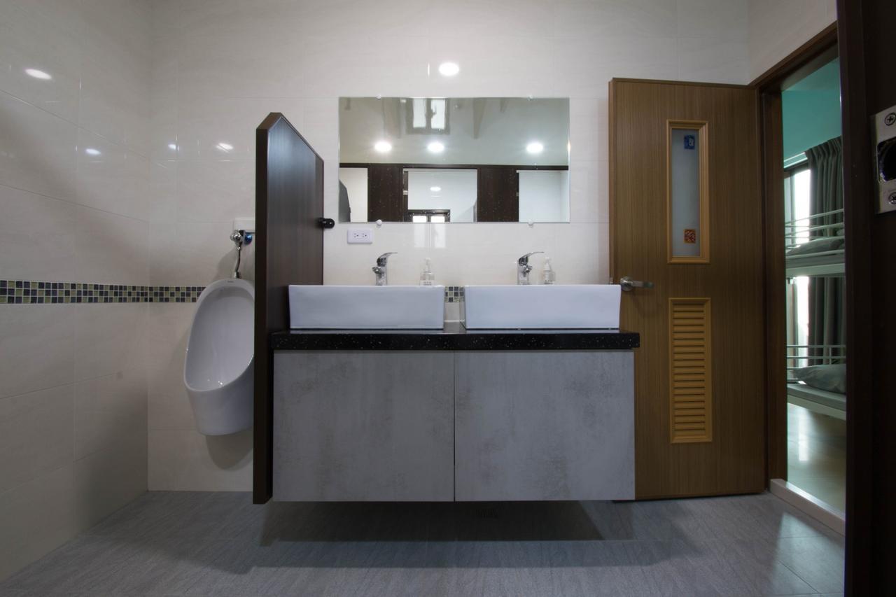 Travelers Hostel Манонг Екстериор снимка